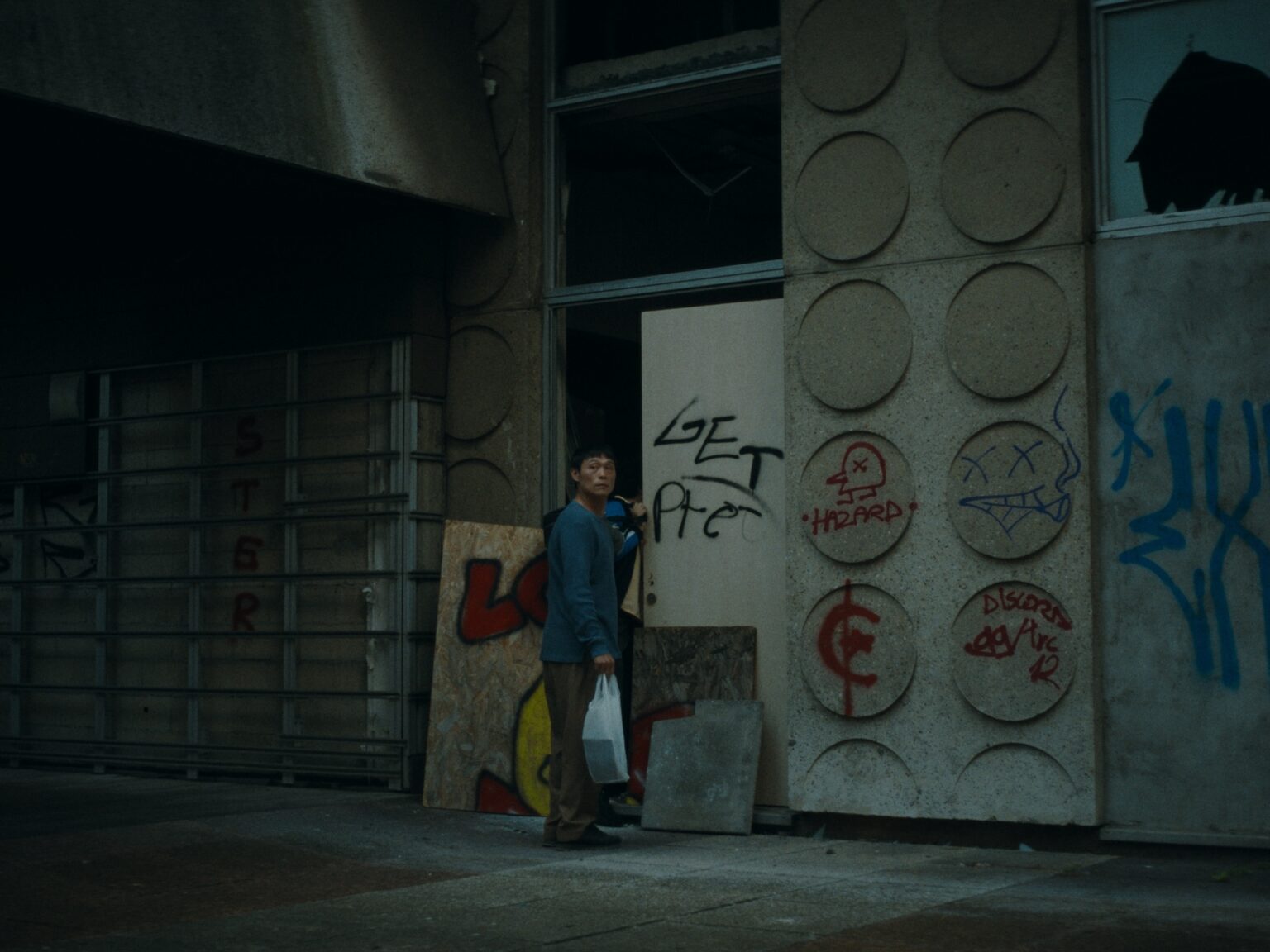 Square Eyes - Paris paris - still 4