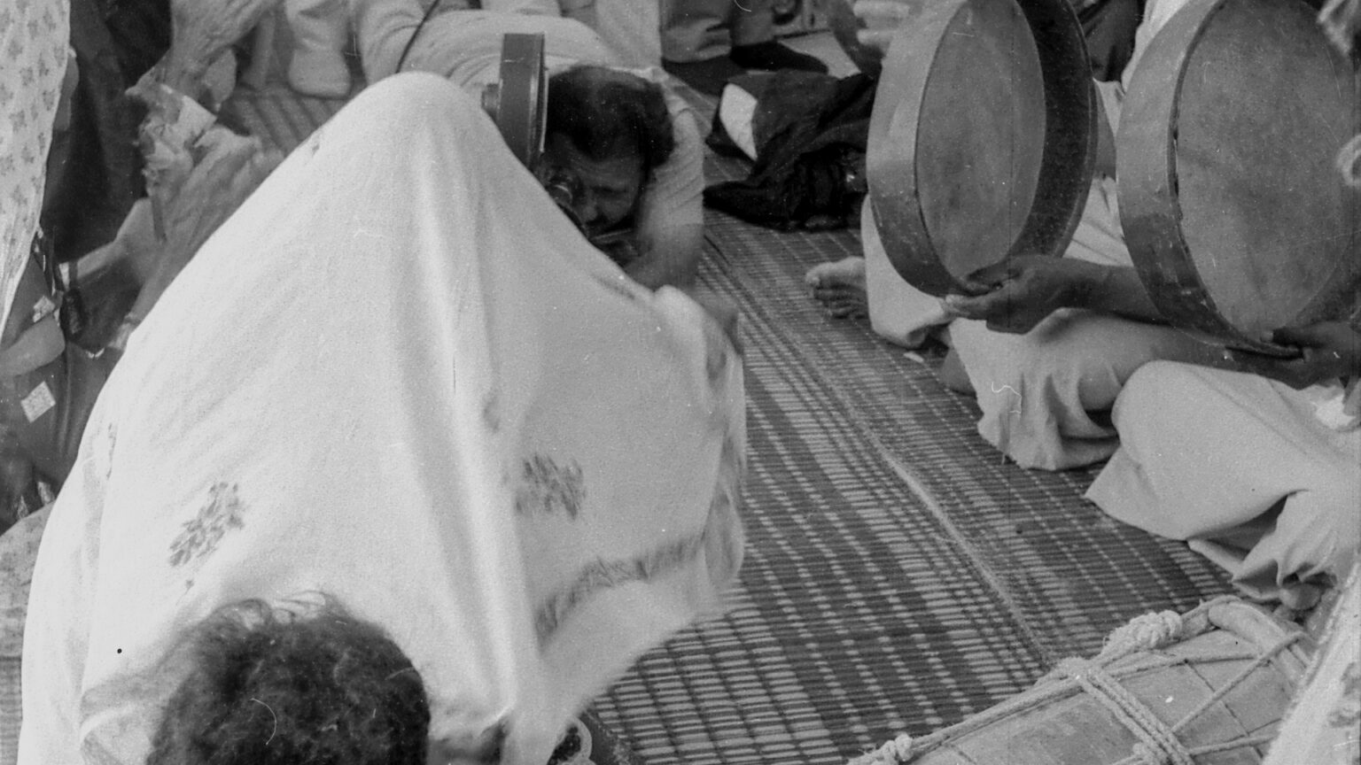Square Eyes - Ghazal-e sorkh still2